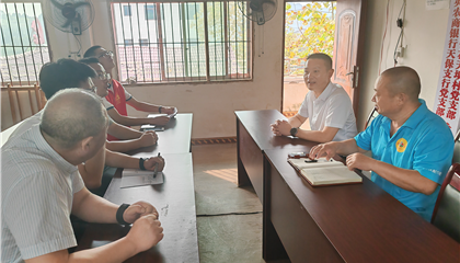 向誠率隊到聯(lián)系村宣講黨的二十屆三中全會、省委十二屆六次全會精神并調(diào)研督導(dǎo)駐村幫扶工作